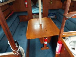 Moody 31 Mk1  - Saloon Table