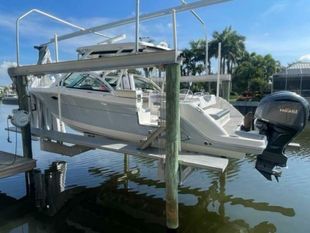 2021 Robalo R317