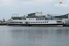 1938 Floating restaurant