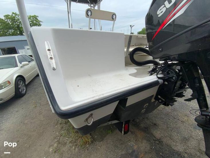 2004 Mako 212 center console