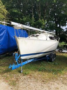 GIB'SEA 242 TRAILER SAILER, OUTBOARD, LOVELY