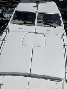 Sealine F33   