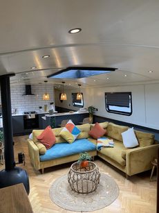 Collingwood Widebeam 70 x 12, stunning! 