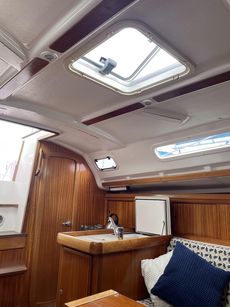 Beautifully maintained Dufour 32 Classic wheel steering shoal draft