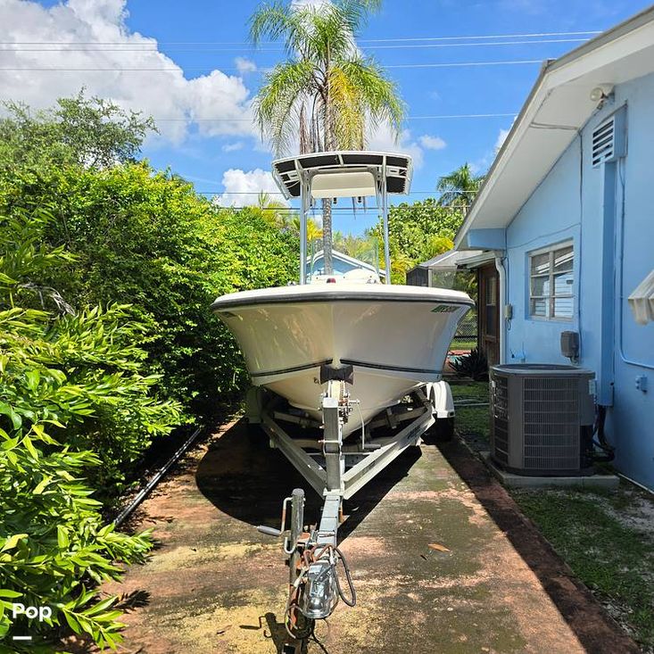 2006 Mako 204 center console