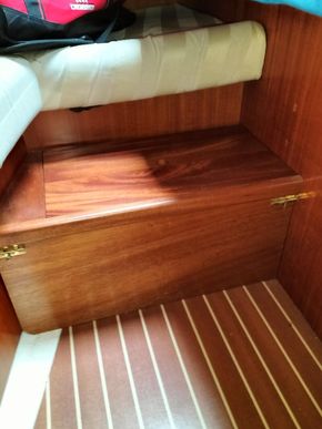 Forecabin - removeable storage/step