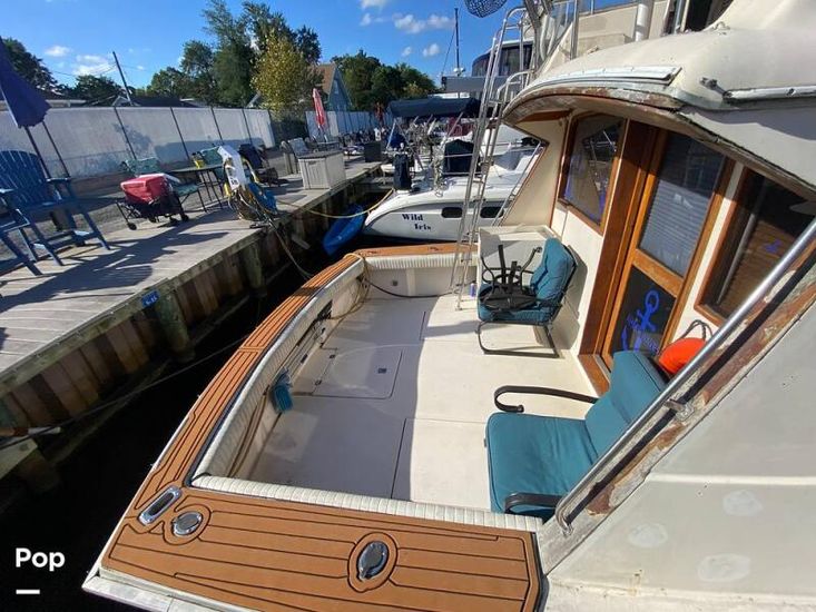 1990 Pacemaker 37 sportfish