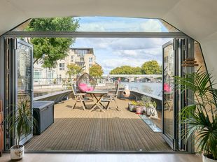 2 bedroom houseboat, Hampton Wick, KT1