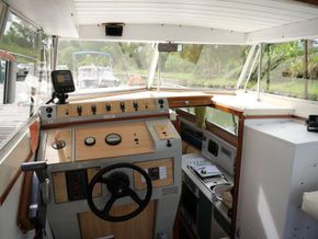 Princess 32 Converted to outboard motorisation - Helm