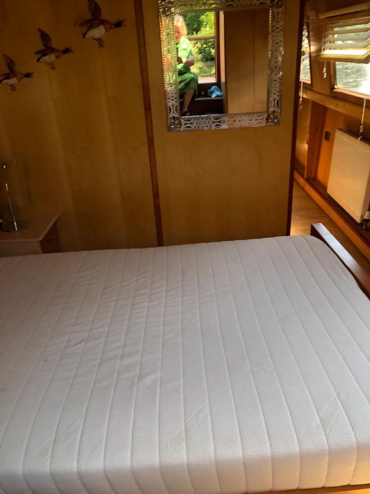 57ft x 10ft Wide Beam houseboat