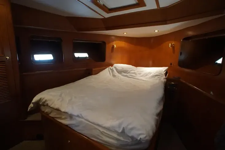 2005 Four Winns Horizon 240