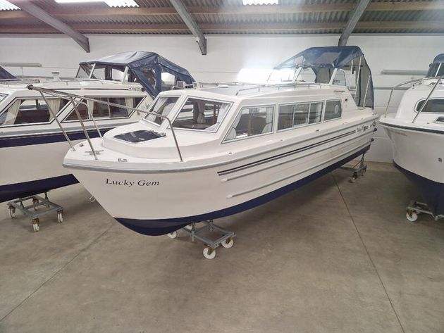 For Sale Viking 28 Narrow Beam called Little Gem