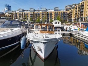 Motor Cruiser 40ft with London Mooring - Bow