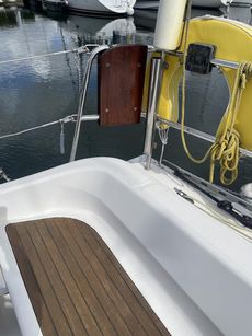 Beautifully maintained Dufour 32 Classic wheel steering shoal draft
