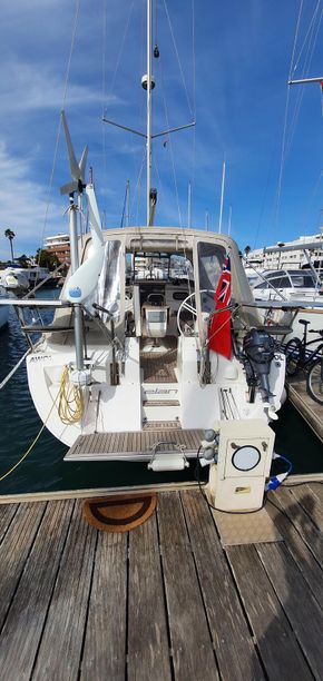 Stern with Duo Gen 3, davits and Solar Panels 140w