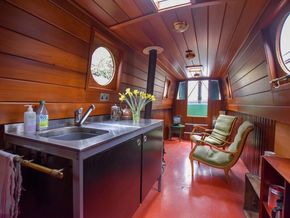 Narrowboat 65ft with London mooring  - Galley