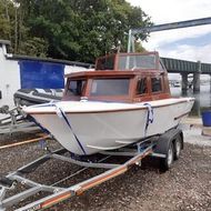 Small motor cruiser with road trailer