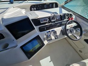 Sea Ray 450 Sundancer  - Helm