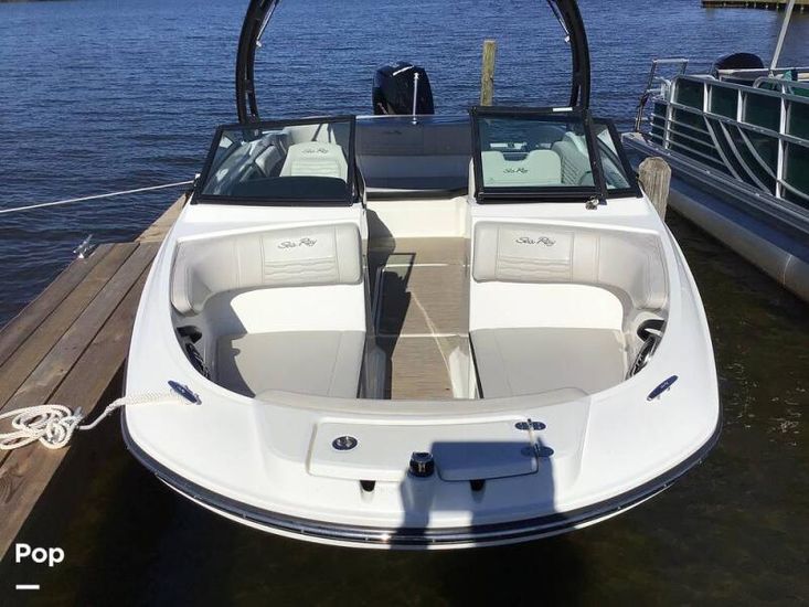 2023 Sea Ray 210 spx