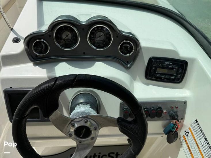 2016 NauticStar 223 DC Sport Deck