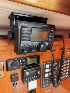 Beautifully maintained Dufour 32 Classic wheel steering shoal draft