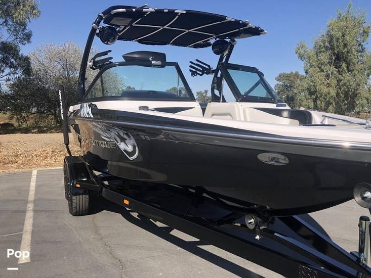 2010 Correct Craft super air nautique 210