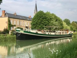 Luxury hotel Barge