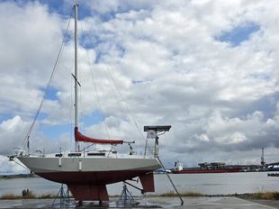 Bruce Roberts 34 &ndash; Bluewater Cruiser