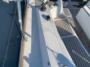 Jeanneau Sun Odyssey 349  - Side Deck