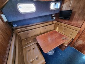 Galley/dining table/double bed