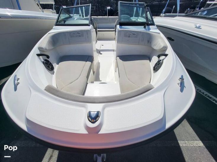 2020 Sea Ray 210 spx