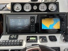 2018 Sealine C330