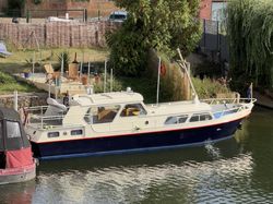 Dutch in Cruiser in excellent condition perfect for small live aboard