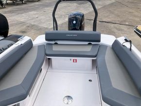 2022 Axopar 22 Spyder 14