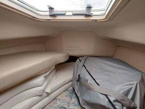 Hunter Legend 340  - Forward Cabin