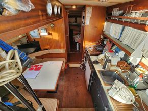 Botved Coronet Oceanfarer 32 Flybridge Cruiser  - Interior
