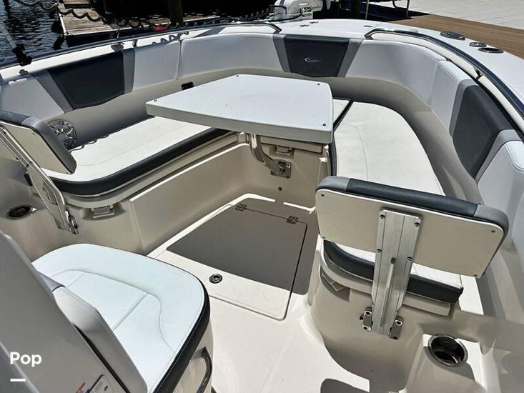 2019 Robalo r 272