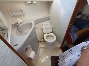 Sealine 290 Ambassador  - Heads