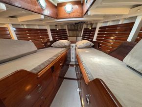 Hillyard 12 Ton  - Forward Cabin