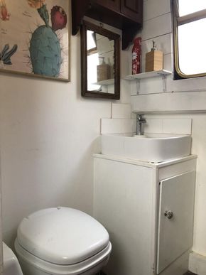 Cassette toilet with washbasin