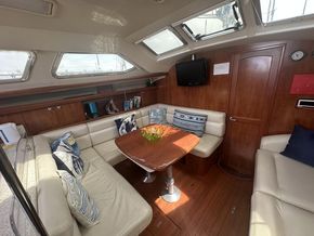 2010 Hunter Legend 41 Deck Saloon 26