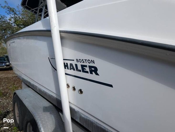 2004 Boston Whaler 240 Outrage
