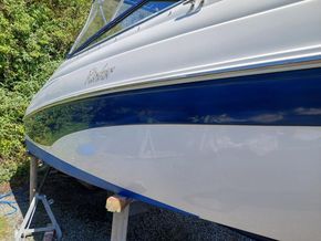 Rinker 232 Captiva Cuddy     -Just Serviced - Hull Close Up