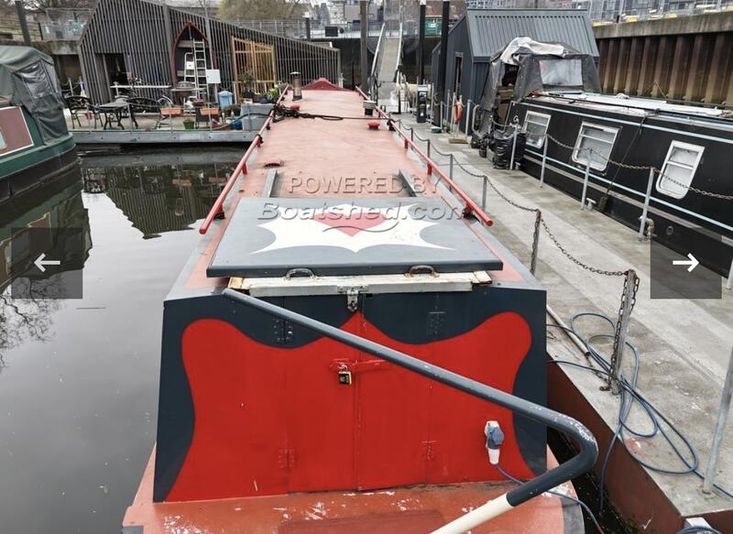 Narrowboat with London Mooring