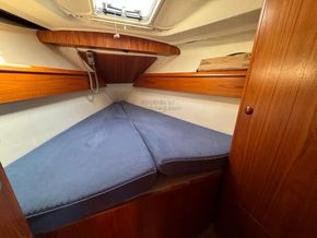 Jeanneau Sun Odyssey 34.2  - Forward Cabin