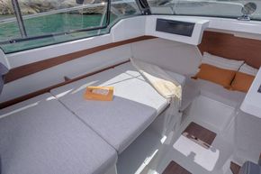 Jeanneau Merry Fisher 605 - saloon table converts to berth