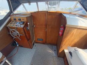 Elysian  27  - Cockpit