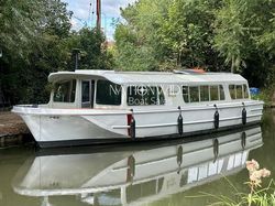 Horizon Craft 35 &ndash; 35ft Forward-Drive Single-Level Broads