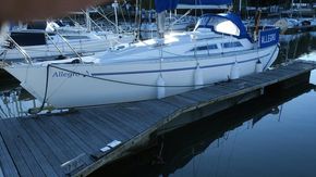 Moody 31 Mk II - Starboard Side