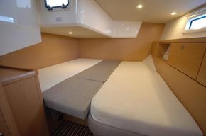 2020 Bavaria Vision 42 35